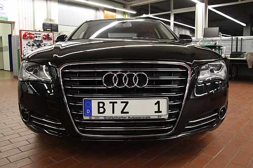 Audi A8 als Techniktr&auml;ger f&uuml;r &uuml;berbetriebliche Lehrlingsunterweisungen.